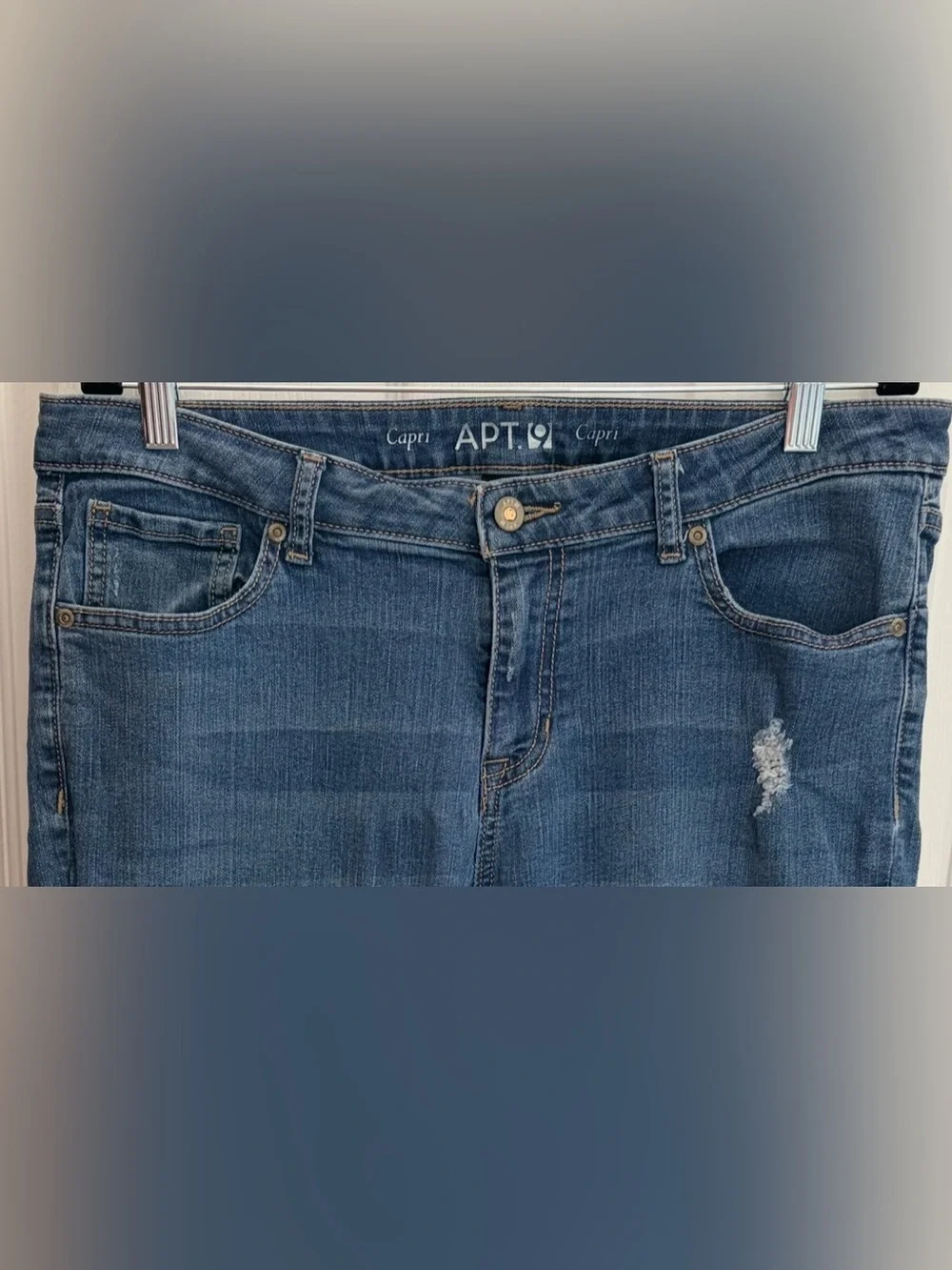 Jeans Capri’s Apt. 9 Distressed Women’s Size 14